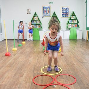 ŠKOLICA SPORTA I KOREKTIVNE GIMNASTIKE (3) ŠKOLICA SPORTA I KOREKTIVNE GIMNASTIKE (3)