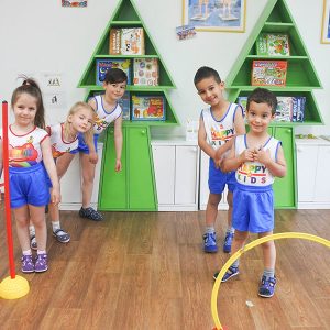 ŠKOLICA SPORTA I KOREKTIVNE GIMNASTIKE (4) ŠKOLICA SPORTA I KOREKTIVNE GIMNASTIKE (4)