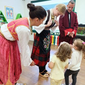 ŠKOLICA FOLKLORA HK4 (3)