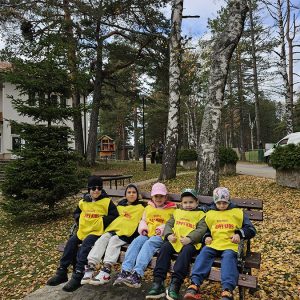 KRALJEVSKI KORACI KROZ ĆAROBNU ŠUMU (60)