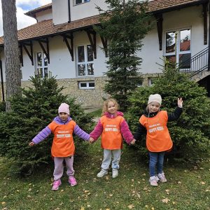 KRALJEVSKI KORACI KROZ ĆAROBNU ŠUMU (70)