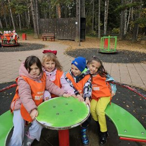 PRINČEVI I PRINCEZE U ČAROBNOJ IGRI (13)