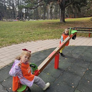 PRINČEVI I PRINCEZE U ČAROBNOJ IGRI (24)