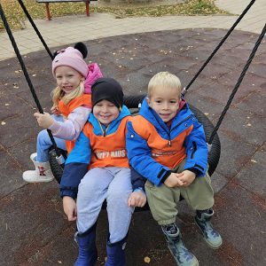 PRINČEVI I PRINCEZE U ČAROBNOJ IGRI (31)