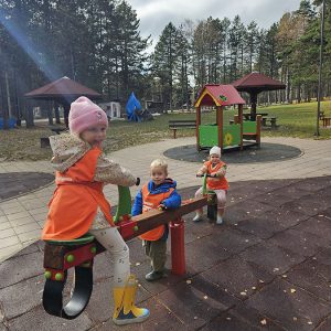 PRINČEVI I PRINCEZE U ČAROBNOJ IGRI (36)