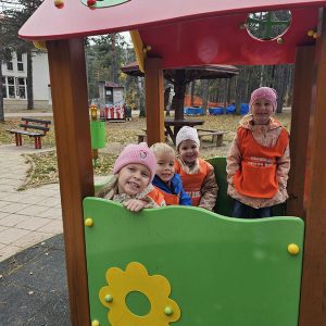 PRINČEVI I PRINCEZE U ČAROBNOJ IGRI (44)