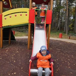 PRINČEVI I PRINCEZE U ČAROBNOJ IGRI (51)