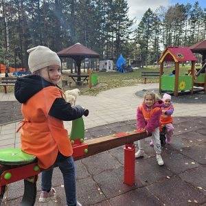 PRINČEVI I PRINCEZE U ČAROBNOJ IGRI (55)