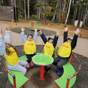 PRINČEVI I PRINCEZE U ČAROBNOJ IGRI (64)