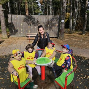 PRINČEVI I PRINCEZE U ČAROBNOJ IGRI (72)