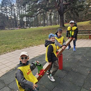 PRINČEVI I PRINCEZE U ČAROBNOJ IGRI (76)