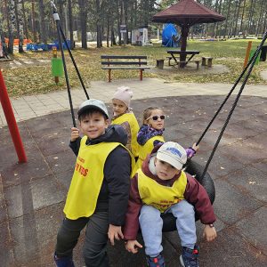 PRINČEVI I PRINCEZE U ČAROBNOJ IGRI (77)