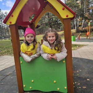 PRINČEVI I PRINCEZE U ČAROBNOJ IGRI (82)