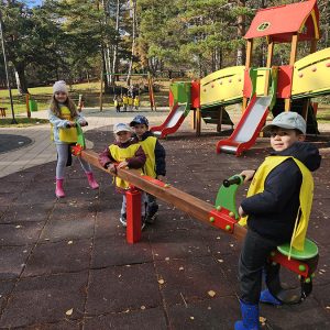 PRINČEVI I PRINCEZE U ČAROBNOJ IGRI (87)