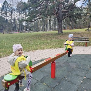 PRINČEVI I PRINCEZE U ČAROBNOJ IGRI (96)