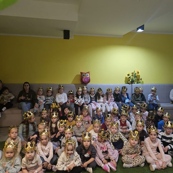 ŠEKSPIROVA KOMEDIJA POD KRUNOM (1)