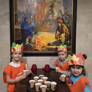 SVEČANO KRUNISANJE MALIH VLADARA UZ TOPLU ČAJANKU (30)