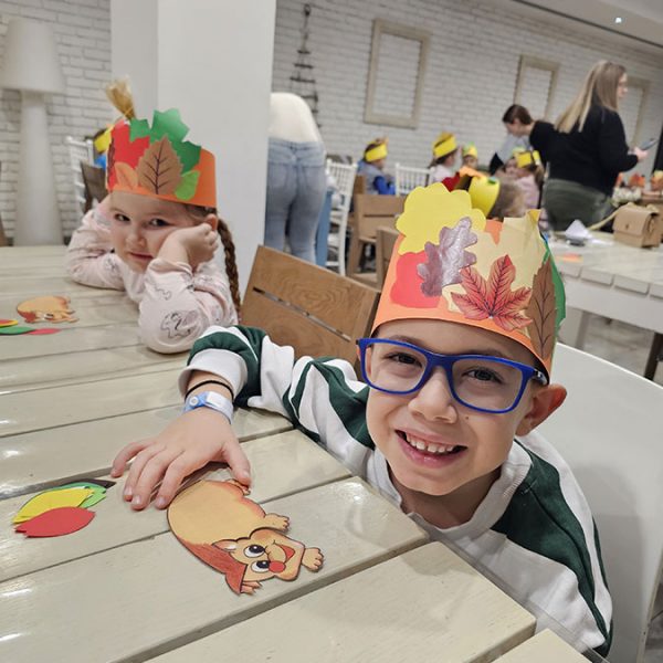 ZLATNE RUKE MALIIH VLADARA (1)