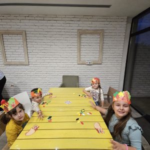 ZLATNE RUKE MALIIH VLADARA (12)