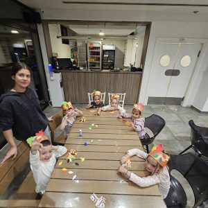 ZLATNE RUKE MALIIH VLADARA (13)