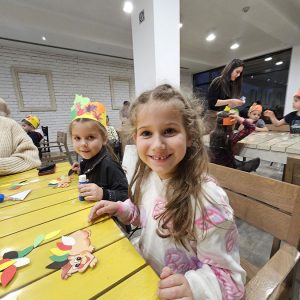 ZLATNE RUKE MALIIH VLADARA (15)