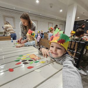 ZLATNE RUKE MALIIH VLADARA (17)