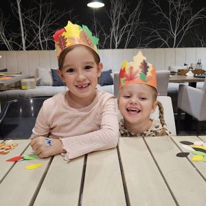 ZLATNE RUKE MALIIH VLADARA (18)