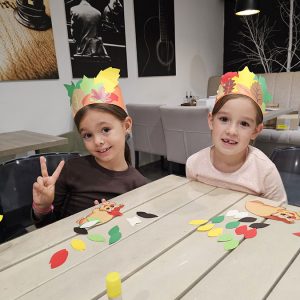 ZLATNE RUKE MALIIH VLADARA (19)