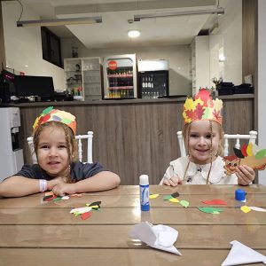 ZLATNE RUKE MALIIH VLADARA (24)