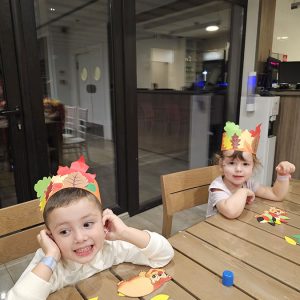 ZLATNE RUKE MALIIH VLADARA (8)