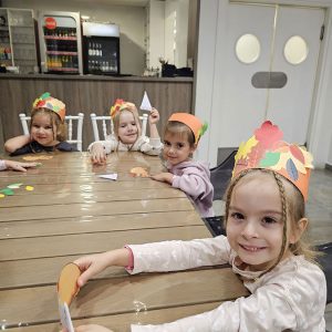 ZLATNE RUKE MALIIH VLADARA (9)