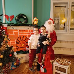 DEDA MRAZOV SVEČANI BAL HK1 (100)