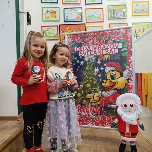 DEDA MRAZOV SVEČANI BAL HK4 (42)