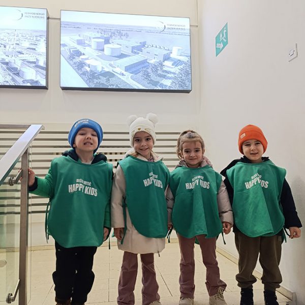 PAN TEATAR SNEŽNA KRALJICA HK5 (1)