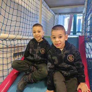 PUTUJEMO U KRALJEVSTVO NAJBOLJIH DRUGARA (10)