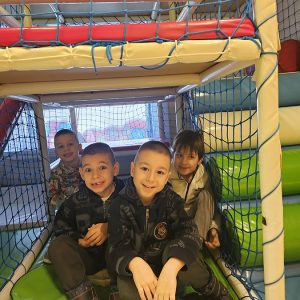 PUTUJEMO U KRALJEVSTVO NAJBOLJIH DRUGARA (12)