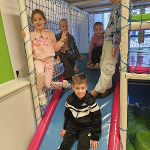 PUTUJEMO U KRALJEVSTVO NAJBOLJIH DRUGARA (17)