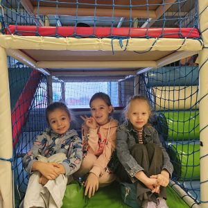 PUTUJEMO U KRALJEVSTVO NAJBOLJIH DRUGARA (21)