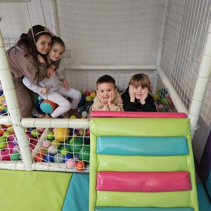 PUTUJEMO U KRALJEVSTVO NAJBOLJIH DRUGARA (26)