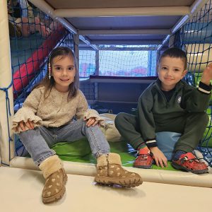 PUTUJEMO U KRALJEVSTVO NAJBOLJIH DRUGARA (28)