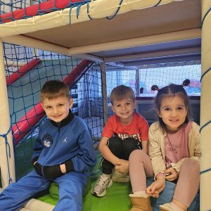 PUTUJEMO U KRALJEVSTVO NAJBOLJIH DRUGARA (33)