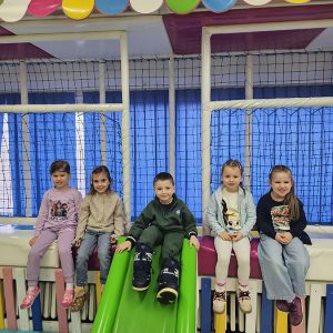 PUTUJEMO U KRALJEVSTVO NAJBOLJIH DRUGARA (50)