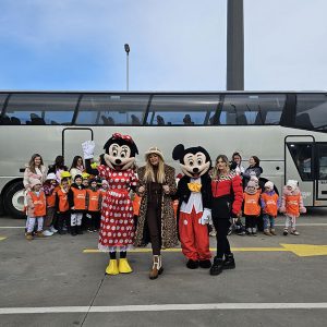 PUTUJEMO U KRALJEVSTVO NAJBOLJIH DRUGARA (90)