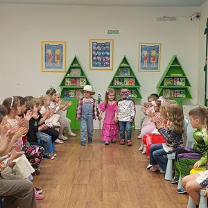 VELIKI CVETNI KARNEVALSKI MASKENBAL HK4 (31)