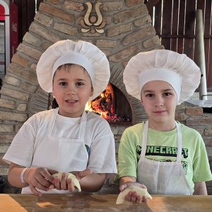 MALI UMETNICI U PEKARSKOJ RADIONICI (22)