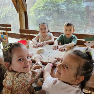 MALI UMETNICI U PEKARSKOJ RADIONICI (8)