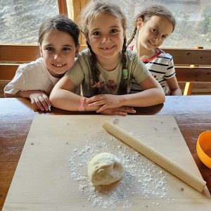 MALI UMETNICI U PEKARSKOJ RADIONICI (9)