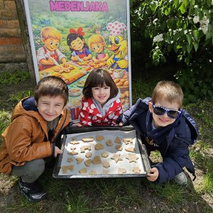 MIRISNE USPOMENE IZ DEČIJE KUHINJE (24)