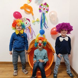 VEČE MALIH KLOVNOVA HK1 (19)