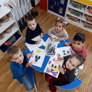 VEČE MALIH KLOVNOVA HK1 (33)